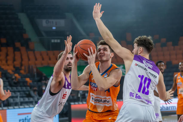 的积极跑动 的积极跑动